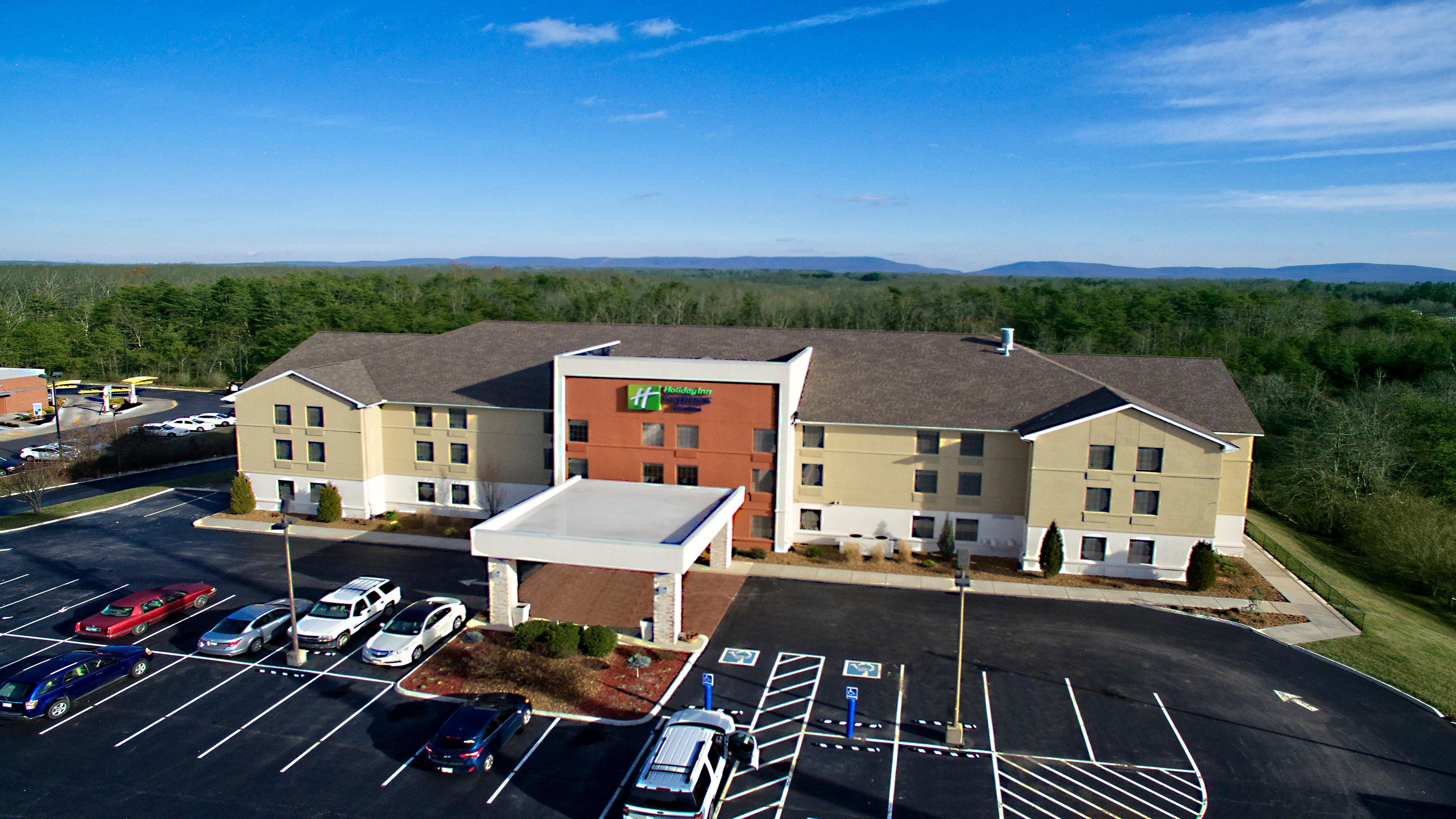 Holiday Inn Express & Suites Crossville By Ihg Exterior photo