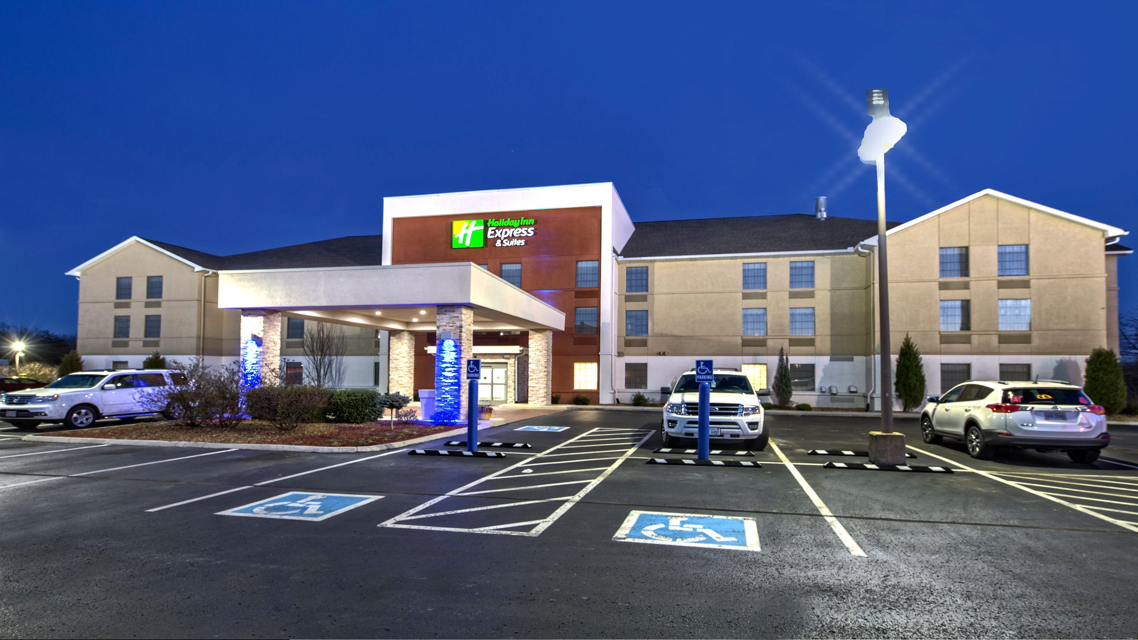 Holiday Inn Express & Suites Crossville By Ihg Exterior photo