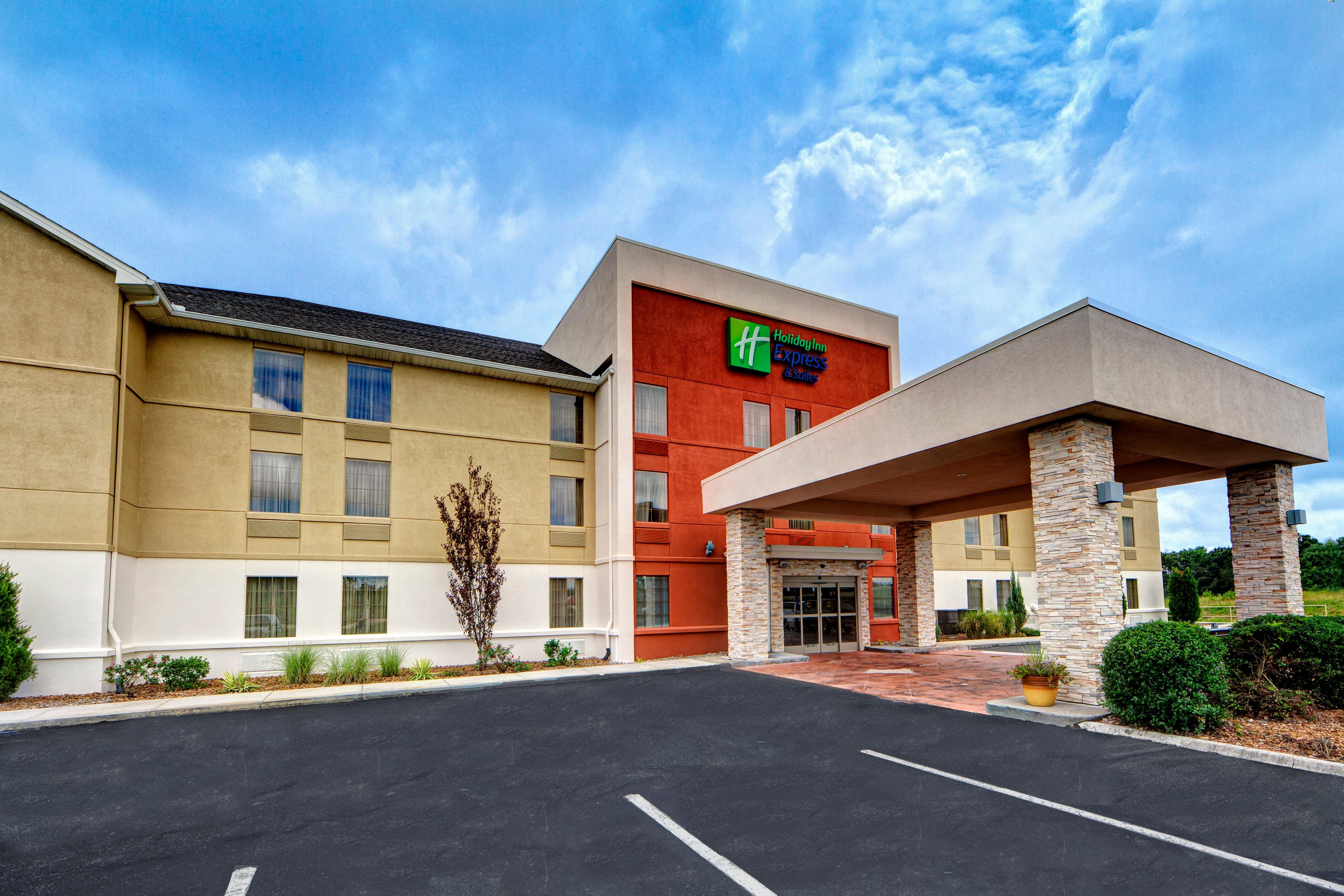 Holiday Inn Express & Suites Crossville By Ihg Exterior photo