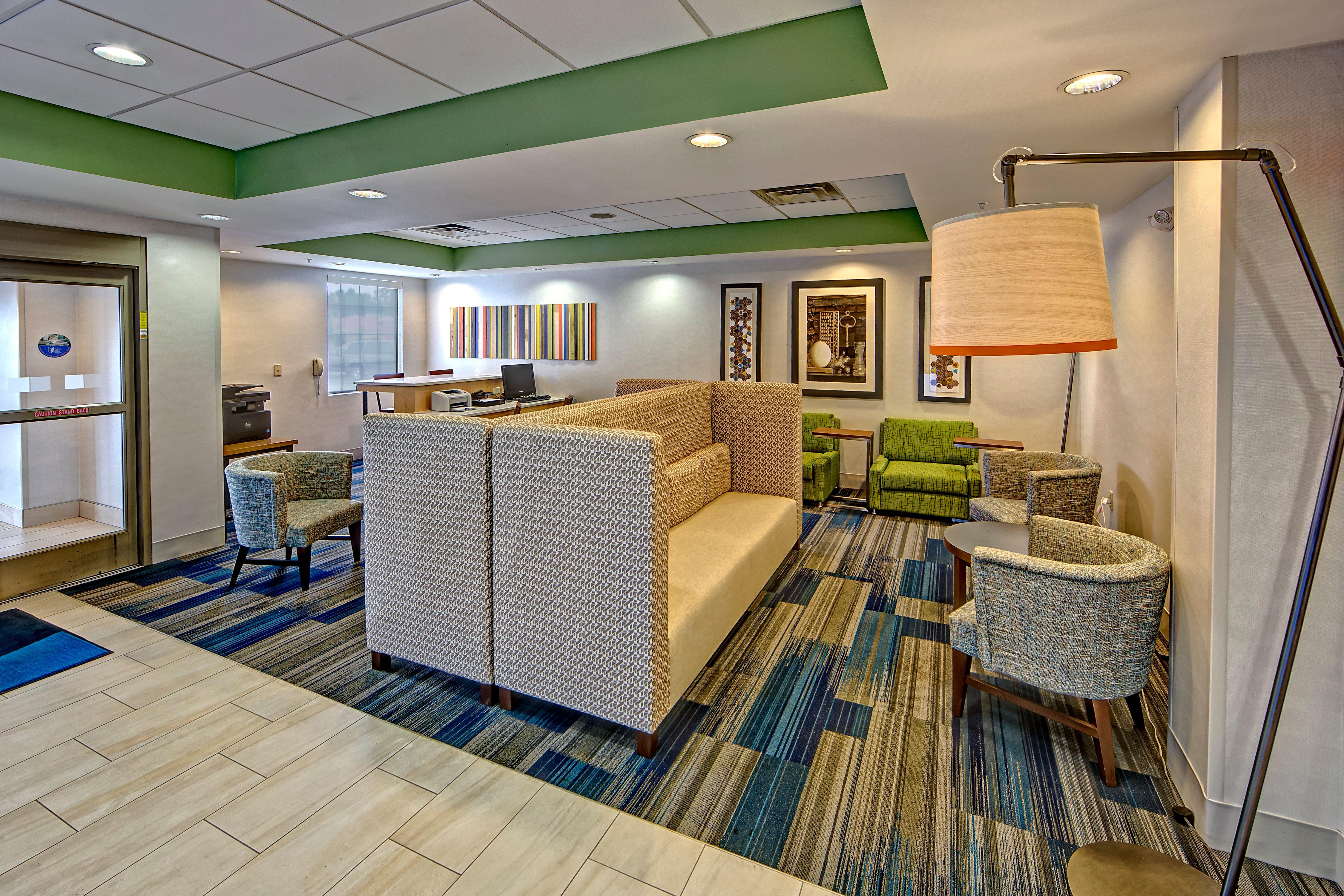 Holiday Inn Express & Suites Crossville By Ihg Exterior photo