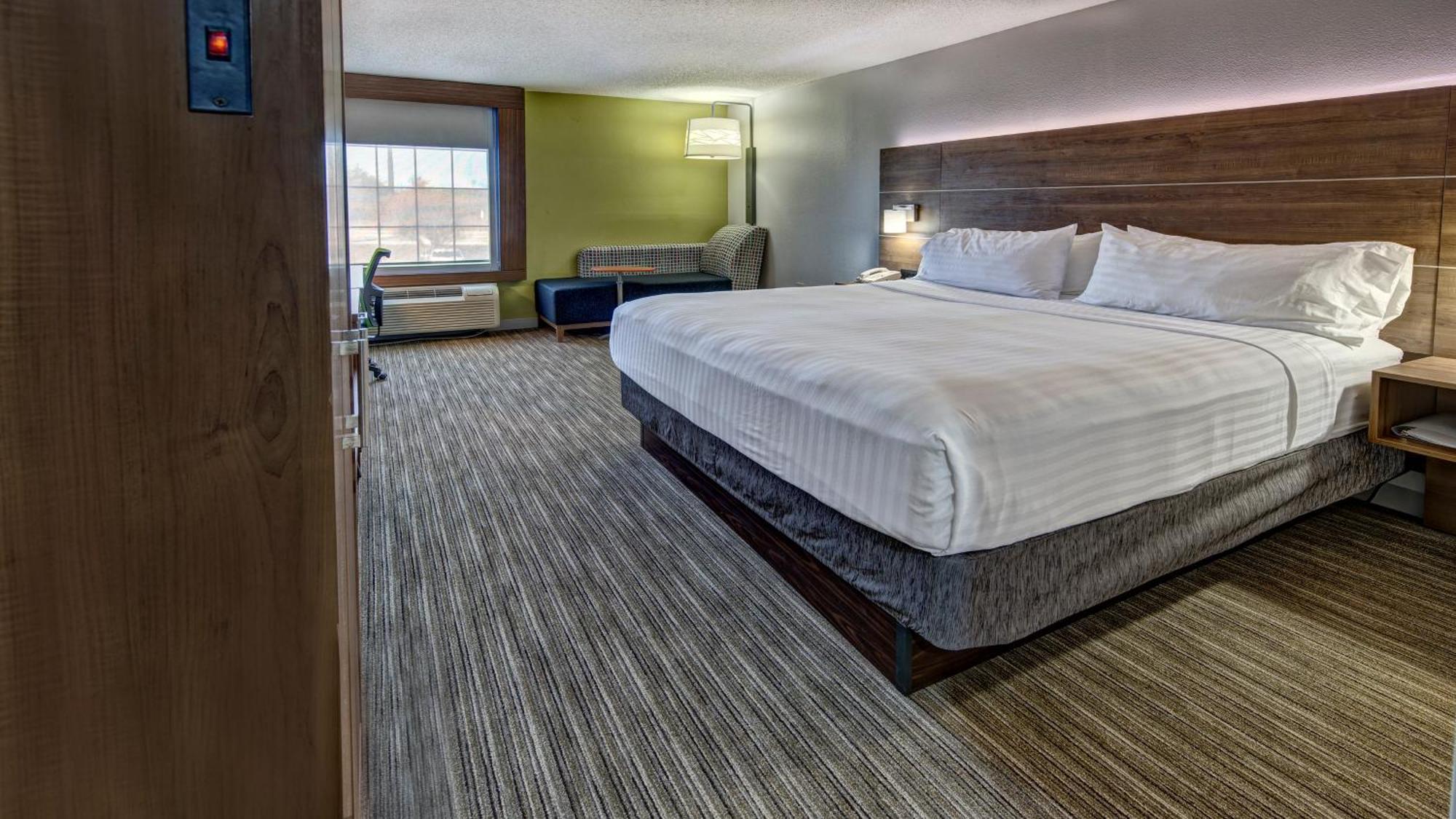 Holiday Inn Express & Suites Crossville By Ihg Exterior photo