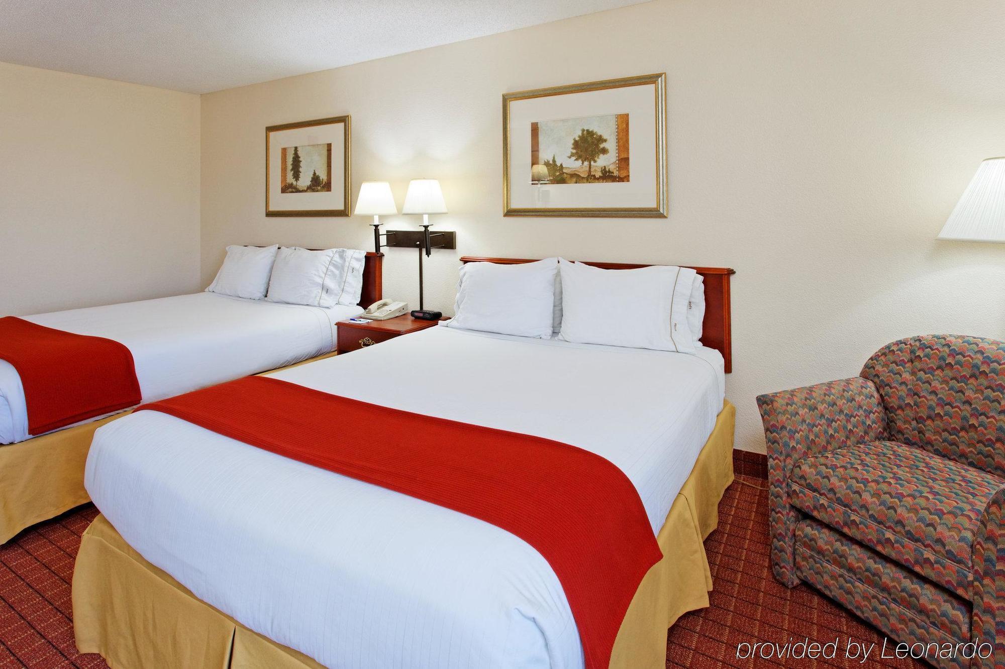 Holiday Inn Express & Suites Crossville By Ihg Exterior photo