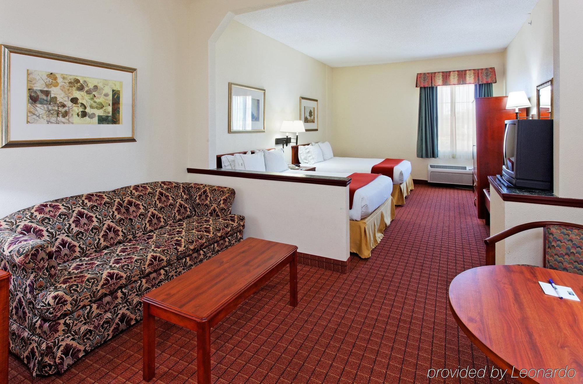 Holiday Inn Express & Suites Crossville By Ihg Room photo