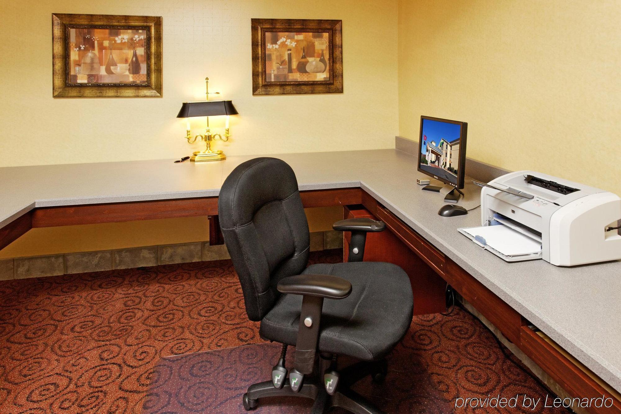 Holiday Inn Express & Suites Crossville By Ihg Facilities photo