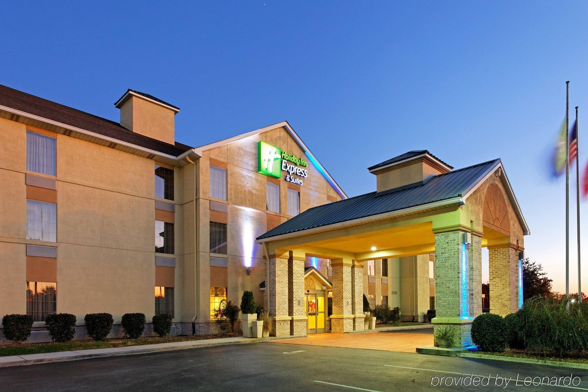 Holiday Inn Express & Suites Crossville By Ihg Exterior photo