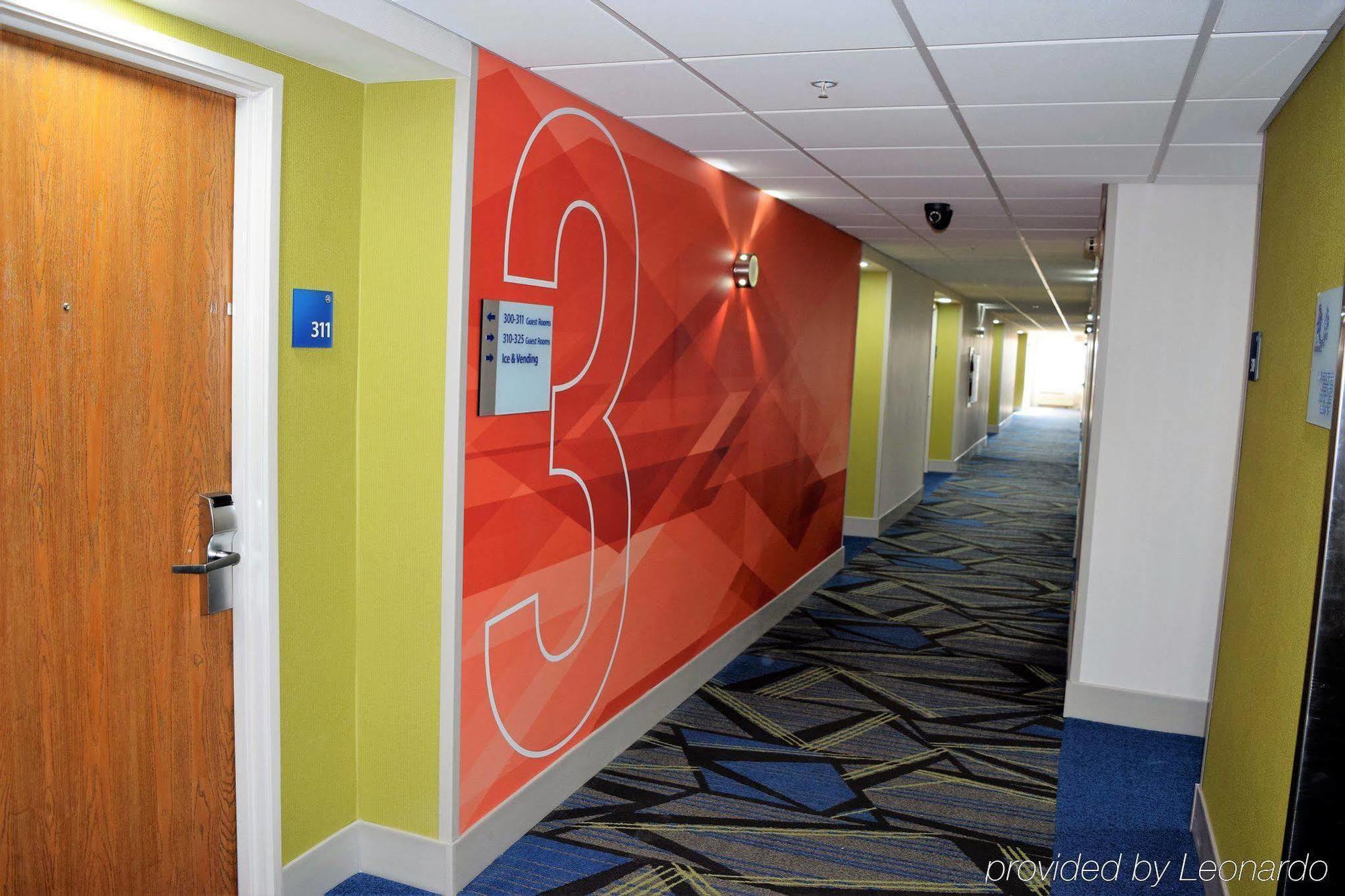 Holiday Inn Express & Suites Crossville By Ihg Exterior photo