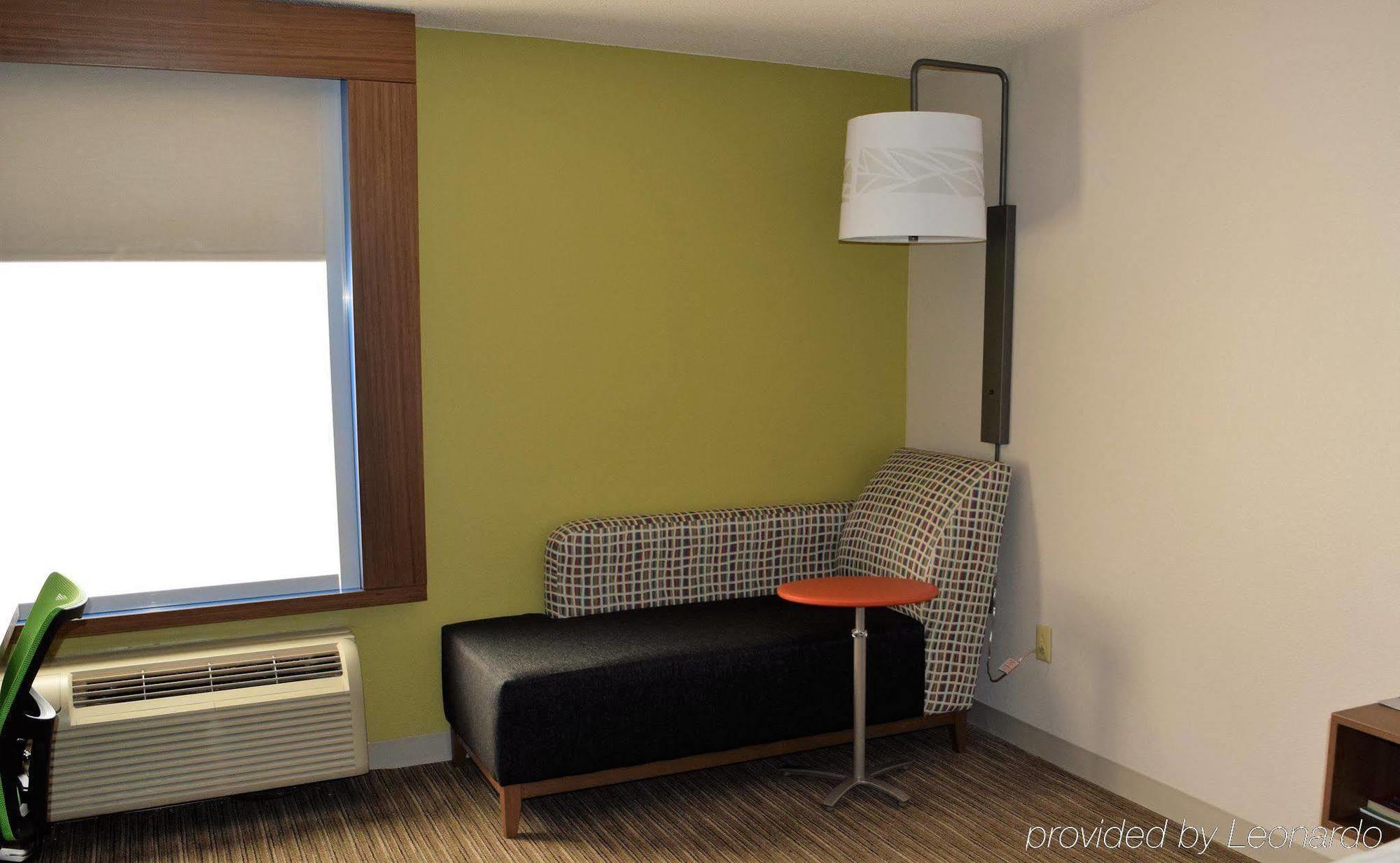 Holiday Inn Express & Suites Crossville By Ihg Exterior photo
