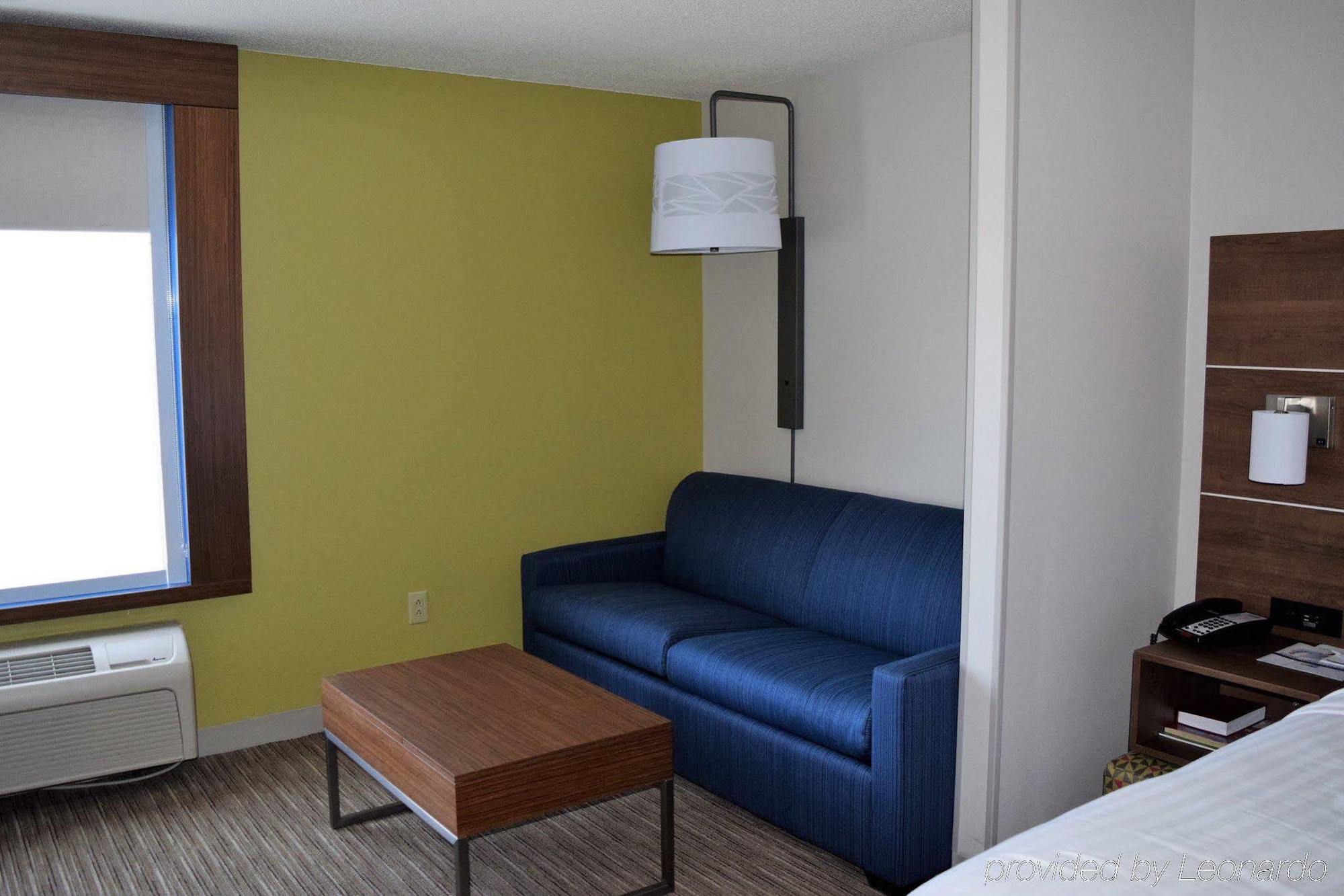 Holiday Inn Express & Suites Crossville By Ihg Exterior photo