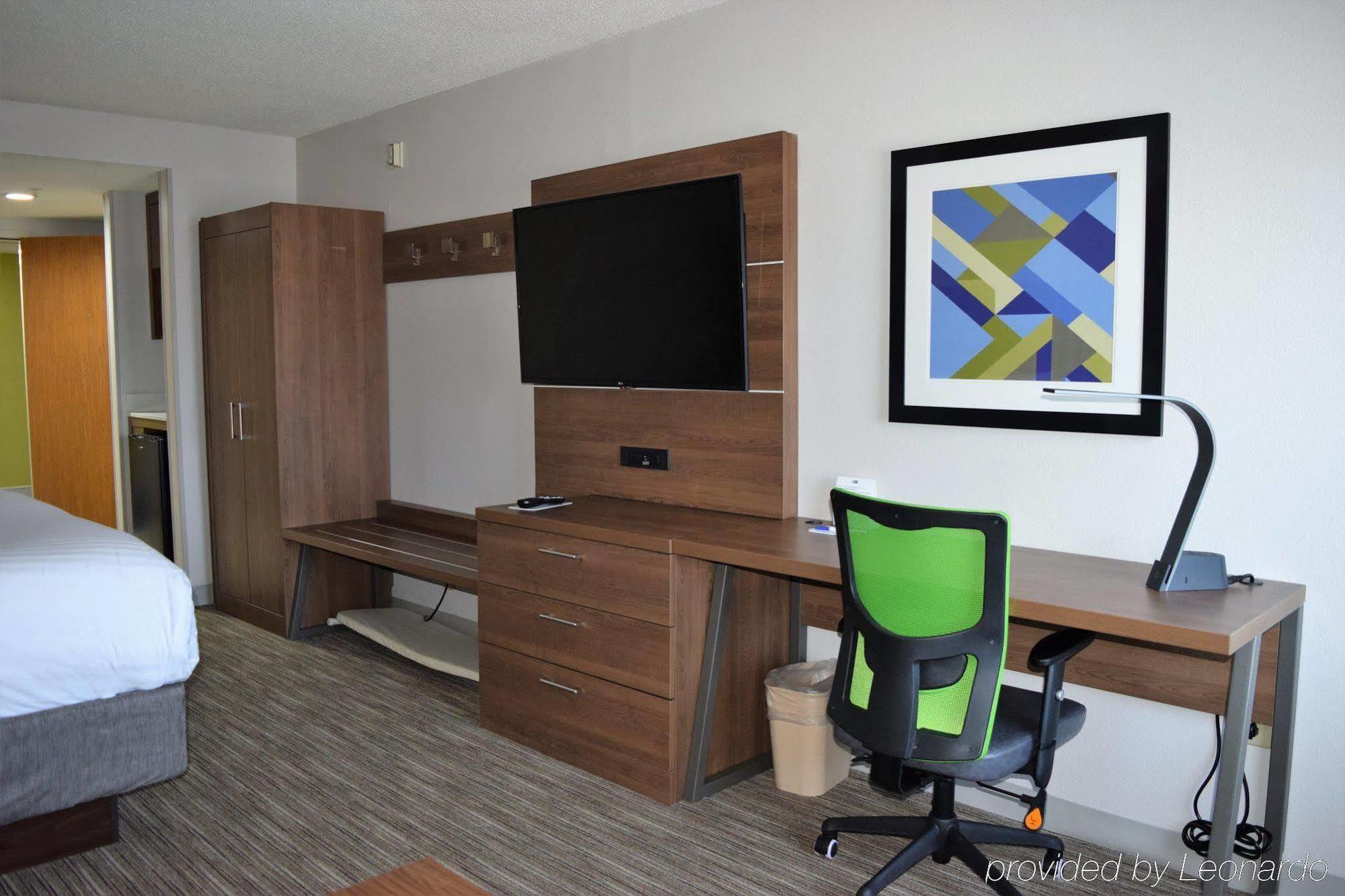 Holiday Inn Express & Suites Crossville By Ihg Exterior photo
