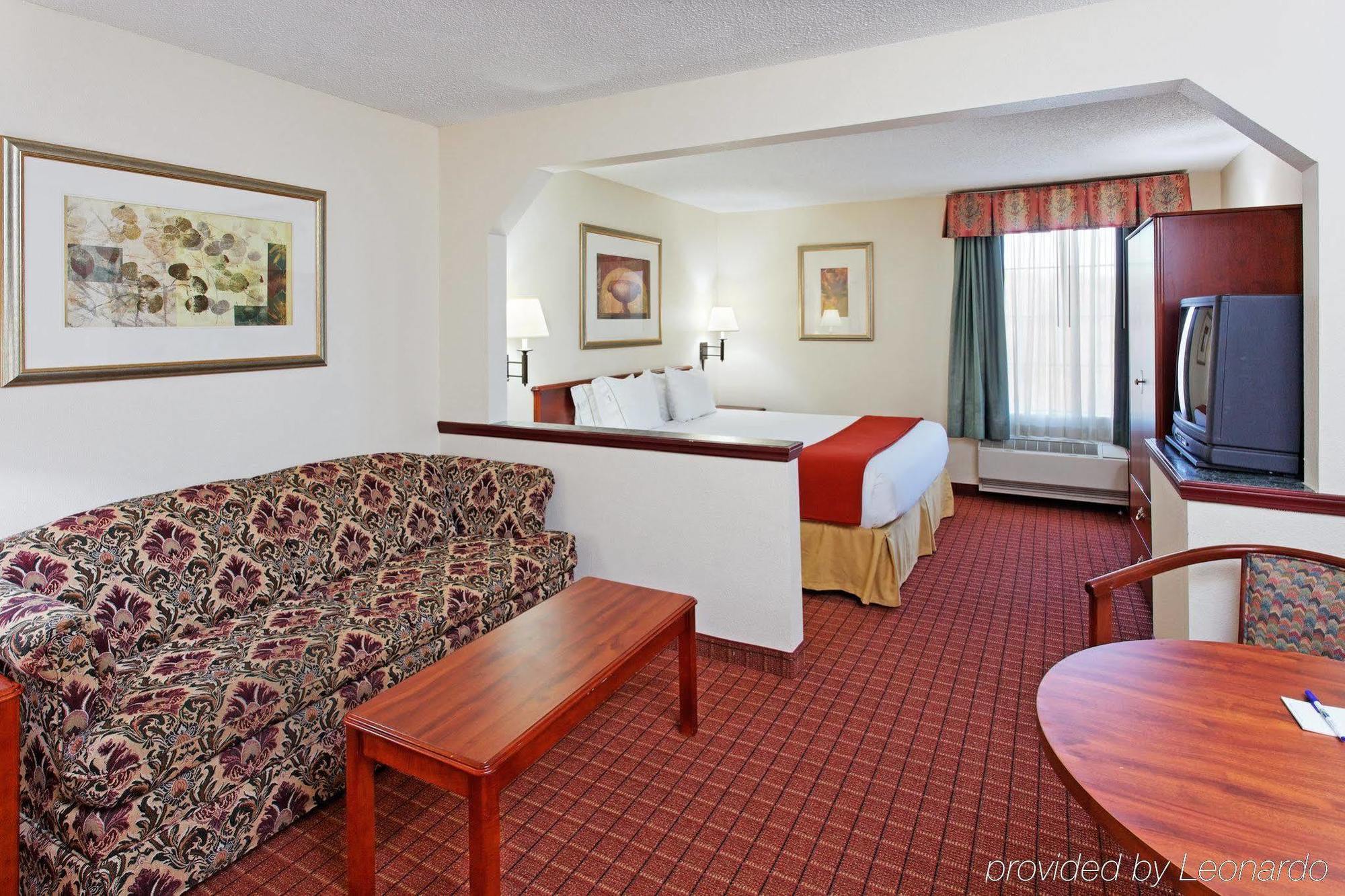 Holiday Inn Express & Suites Crossville By Ihg Exterior photo