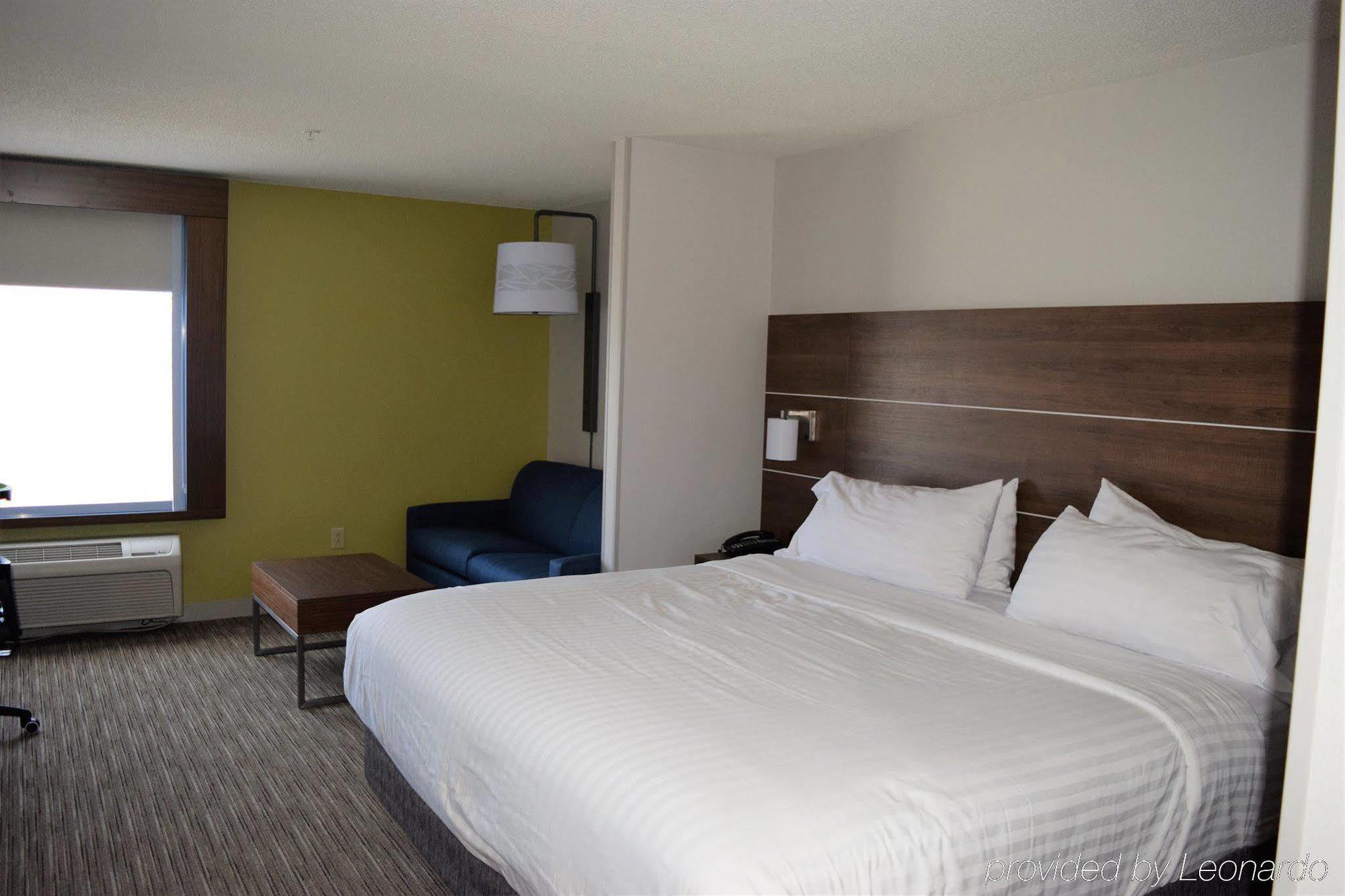 Holiday Inn Express & Suites Crossville By Ihg Exterior photo