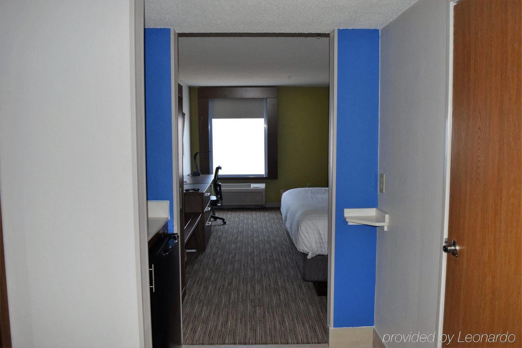 Holiday Inn Express & Suites Crossville By Ihg Exterior photo
